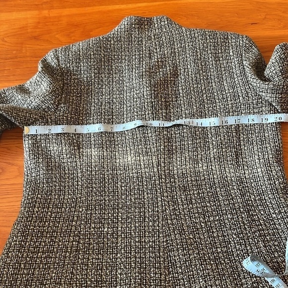 JM Collection sz 8 vintage 4 buttoned lined jacket with pockets and cuffs. - Picture 11 of 11